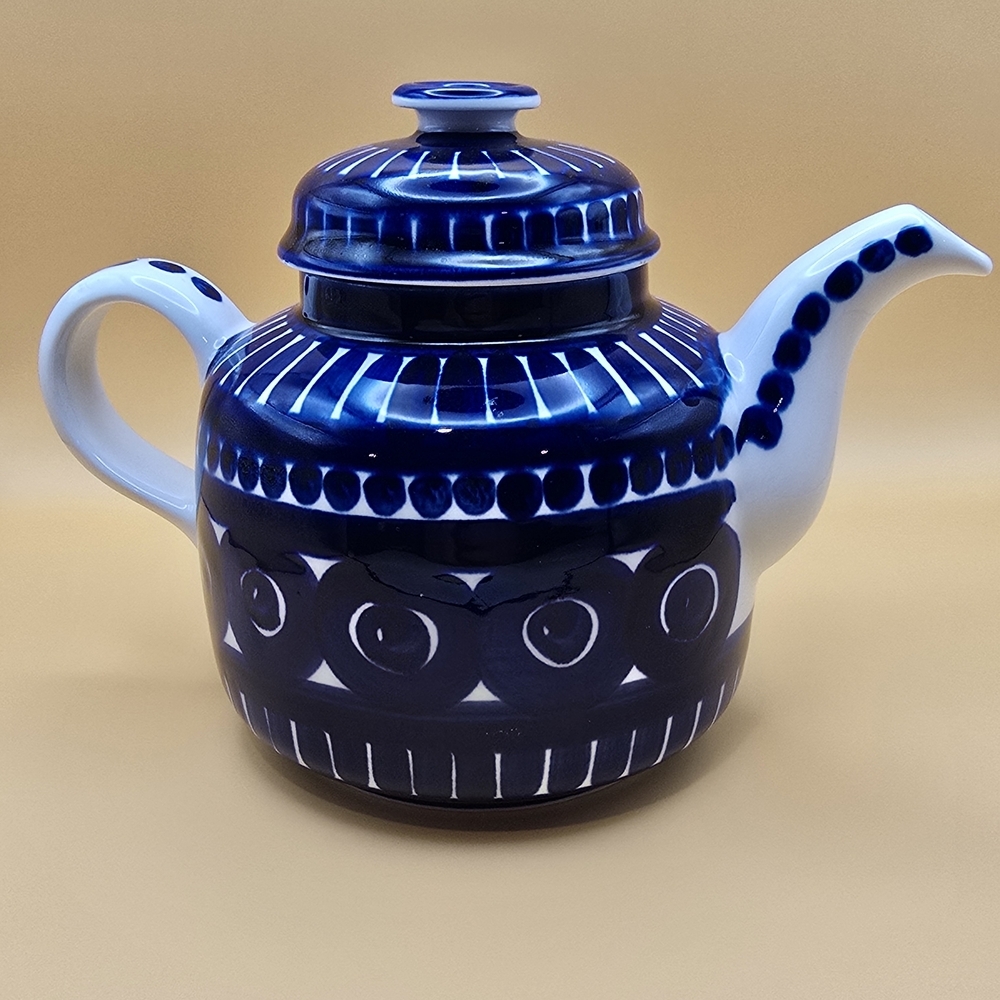 Vintage Arabia Finland VALENCIA Tea Pot designed by Ulla Procope,Signed.